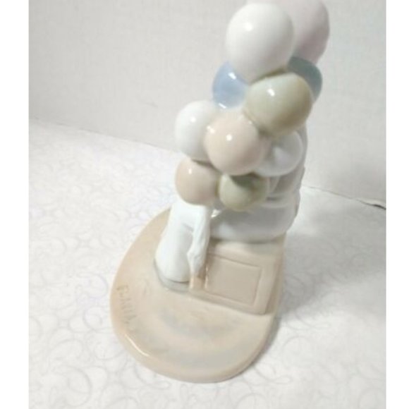 Beautiful Vintage Flavia Weedn Figurine Old Balloon Lady Ceramic Pastel - Picture 2 of 6